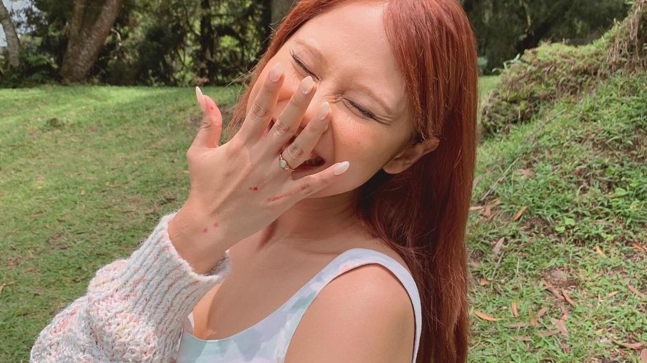 5 Artis yang Dilamar Usai Pacaran Lama, Termasuk Nadin Amizah yang Kini Jadi Sorotan