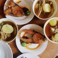 Warung Mak Beng Bali berhasil masuk resto legendaris dunia.