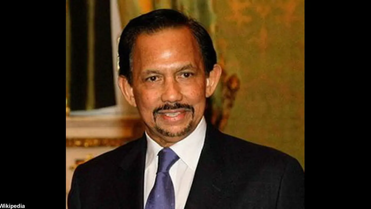 sultan-brunai-131022c.jpg