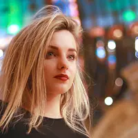 Anak rambut yang berterbangan bisa membuat penampilan seperti berantakan.