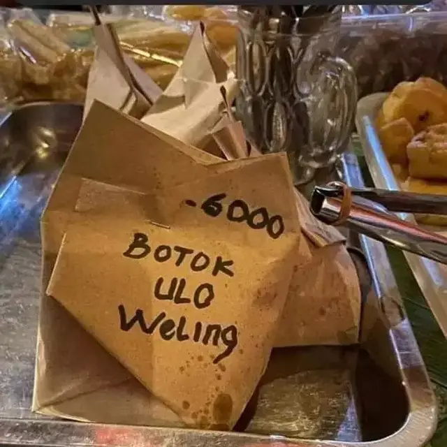6 Nama Makanan Nyeleneh di Bungkus Nasi Ini Bikin Pembeli Mikir Keras