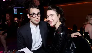 Pihak Margaret Qualley Bantah Isu Selingkuh, Sebut Masih Saling Cinta dengan Jack Antonoff
