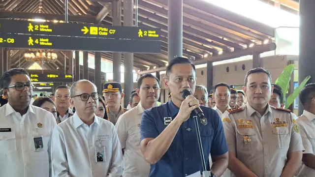 Menko Bidang Infrastruktur dan Pembangunan Kewilayahan, Agus Harimurti Yudhoyono (AHY) berkunjung ke Terminal 1C Bandara Internasional Soekarno-Hatta, Tangerang, Senin (22/12/2025). (Foto: Liputan6.com/Pramita T)