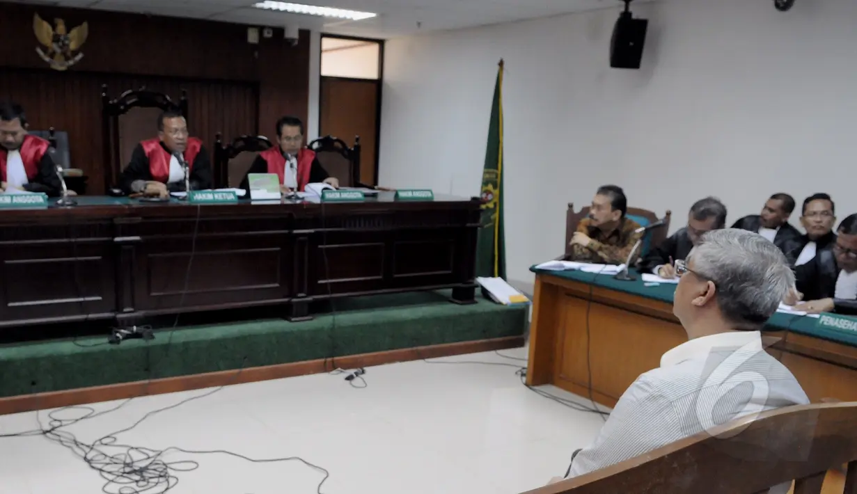 Suasana sidang lanjutan kasus Raja Bonaran Situmeang di Pengadilan Tindak Pidana Korupsi dengan menghadirkan saksi Mantan Ketua MK Akil Mochtar, Jakarta, Senin (13/4/2015). (Liputan6.com/ Andrian M Tunay)