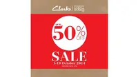 Clarks mengadakan diskon hingga 50 persen untuk produk tertentu. 
