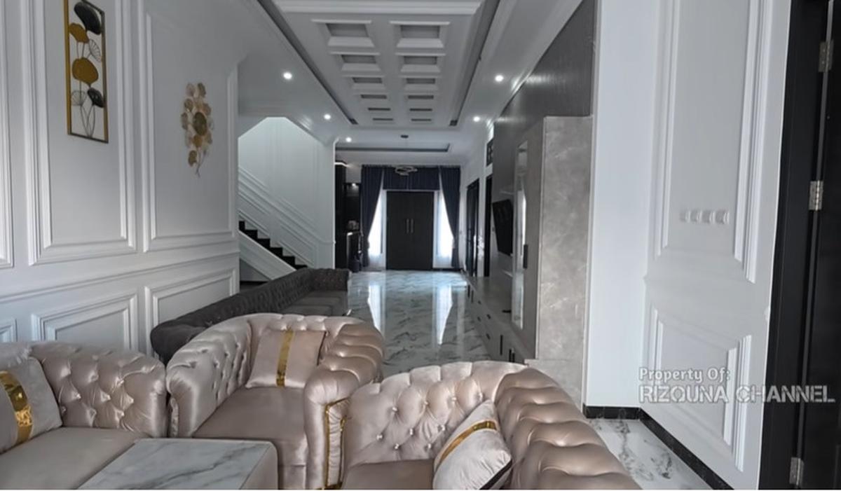 Bikin Melongo Potret Rumah Mewah Bak Istana di Pelosok Kampung, Milik CEO Cantik, Dapurnya Bikin Syok
