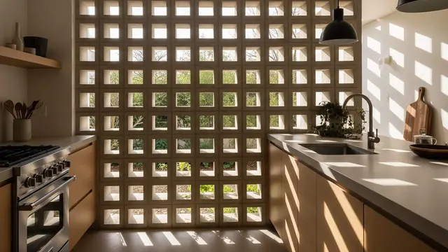 Desain Ventilasi Rumah dari Roster yang Estetik