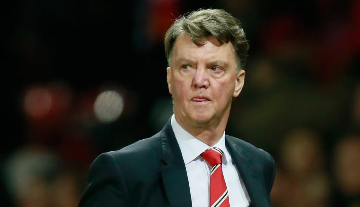 Ekspresi wajah Louis Van Gaal usai pertandingan melawan Chelsea pada lanjutan Liga Inggris di Stadion Old Trafford, Inggris (28/12). Mu bermain imbang dengan Chelsea dengan skor 0-0. (Reuters/Jason Cairnduff)