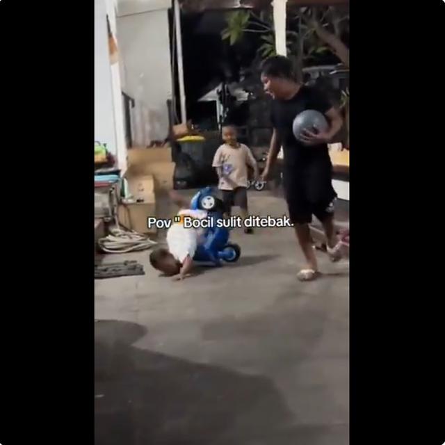 6 Momen Apes Bocil ketika Main Ini Bikin Ngakak Sekaligus Tepuk Jidat