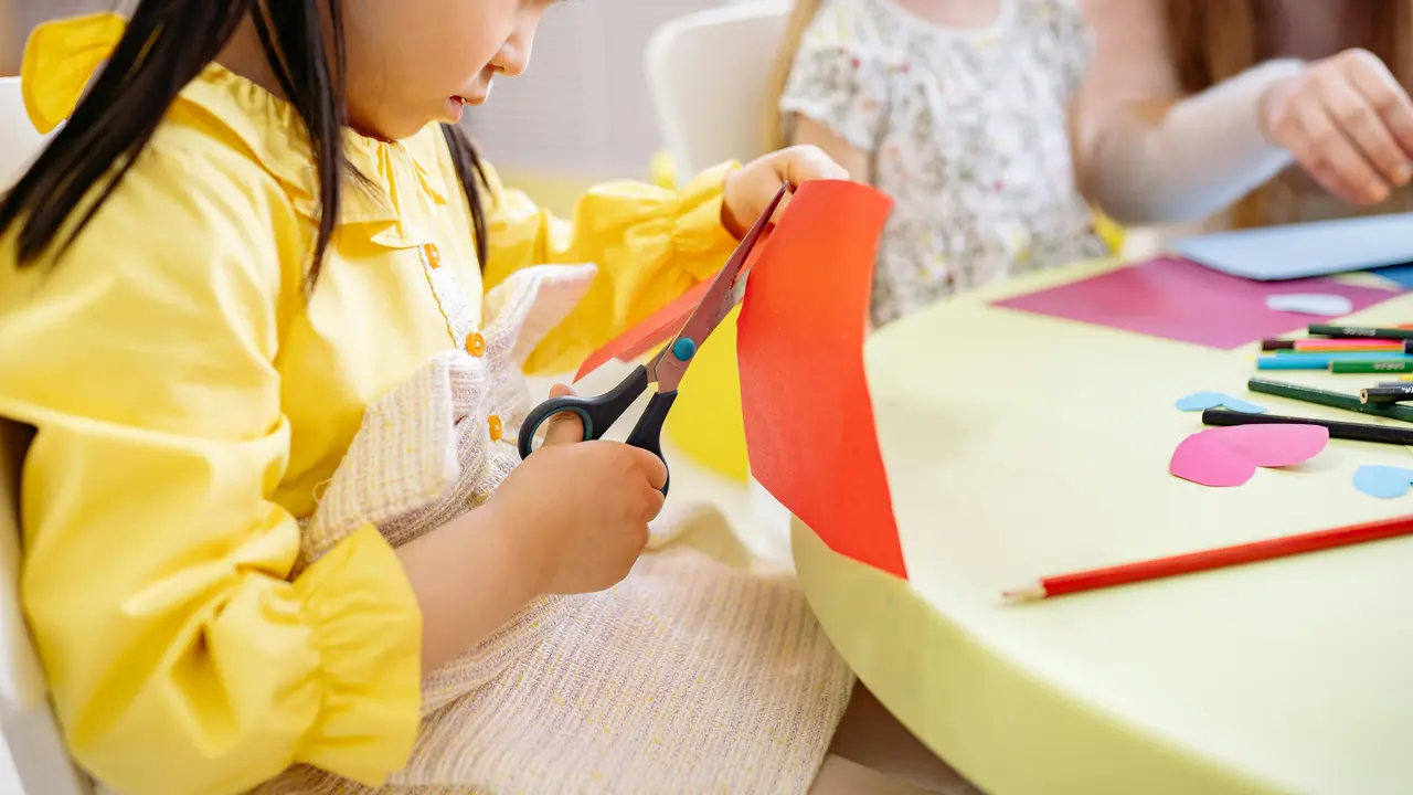 5 Aktivitas Seru di Rumah yang Bisa Bangun Kreativitas Anak