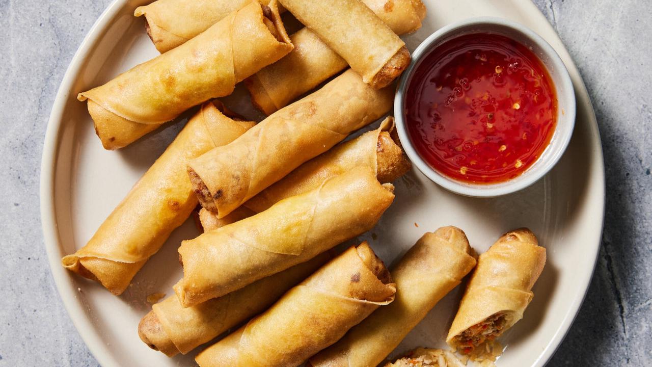 8.&nbsp;Lumpia: Simbol Kemakmuran
