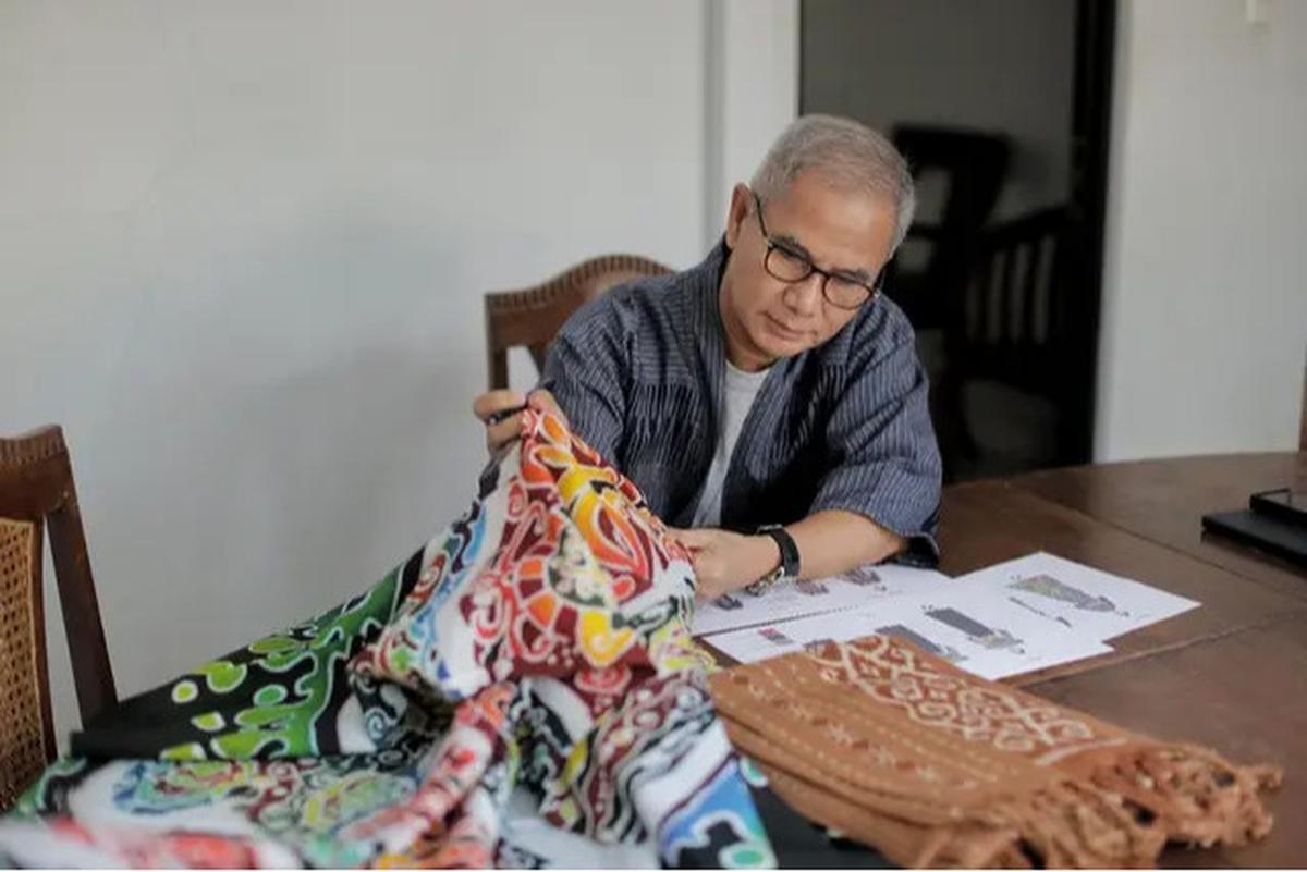 Desainer Kemeja Tenun SBY, Wignyo Rahadi Hadirkan Pesona Kain Tarakan dalam Koleksi 'Exotica' di Parade Wastra Nusantara 2025