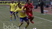 Bek Semen Padang, Novan Setya Sasongko, saat melawan Persegres United di Stadion Joko Samudro, Gresik, Jawa Timur, (21/04/2017), Semen Padang menang 3-1. (Bola.com/Fahrizal Arnas)