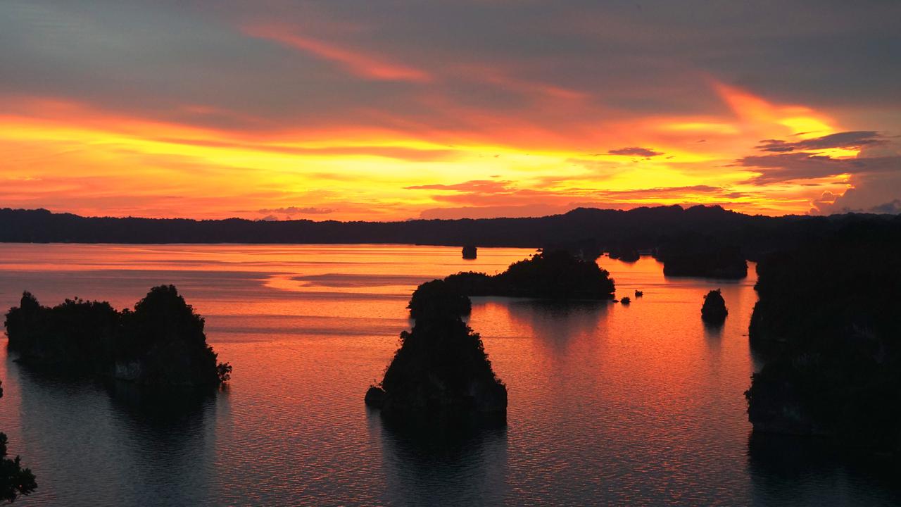 Senja di Raja Ampat dari Puncak Wawiyai