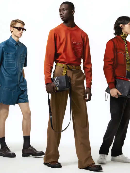 Garis tiga warna ini dikepang mengikuti pola perforasi pada kanvas. Menghasilkan permainan visal dan tekstur melalui teknik inovatif dan mewah (Foto: Berluti)