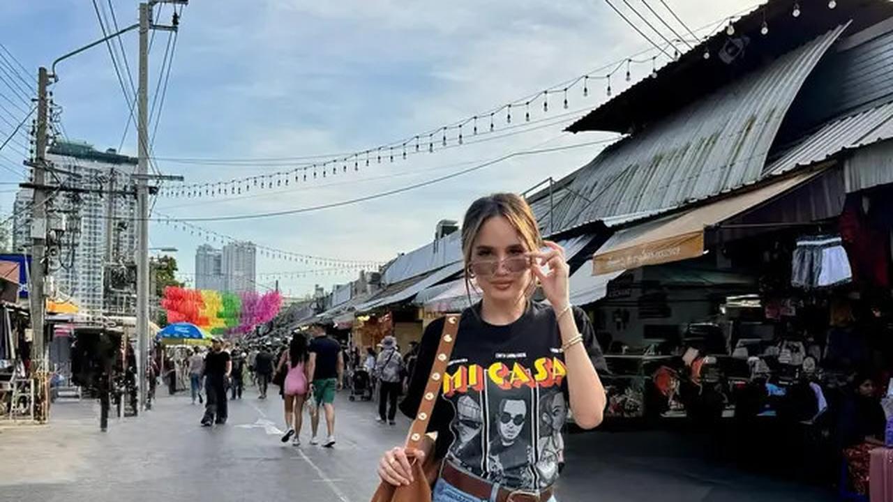 6 Outfit Liburan ala Cinta Laura, Tampil Fresh dan Super Fashionable