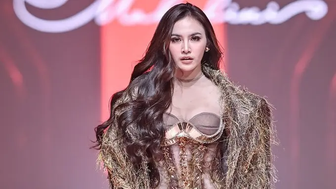 Mahalini Tampil Memukau di Runway Jakarta Fashion Week 2026
