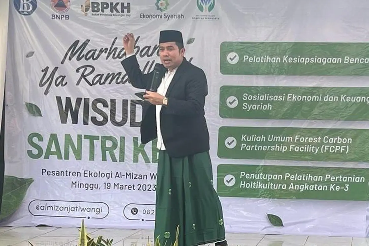 Anggota Badan Pengelola Keuangan Haji (BPKH), Harry Alexander, memberikan kuliah umum dan literasi seputar Pengelolaan Keuangan Haji pada acara Wisuda Santri Program Short Course Angkatan Ketiga di Pesantren Ekologi Al Mizan Wanajaya di Kasokandel, Majale