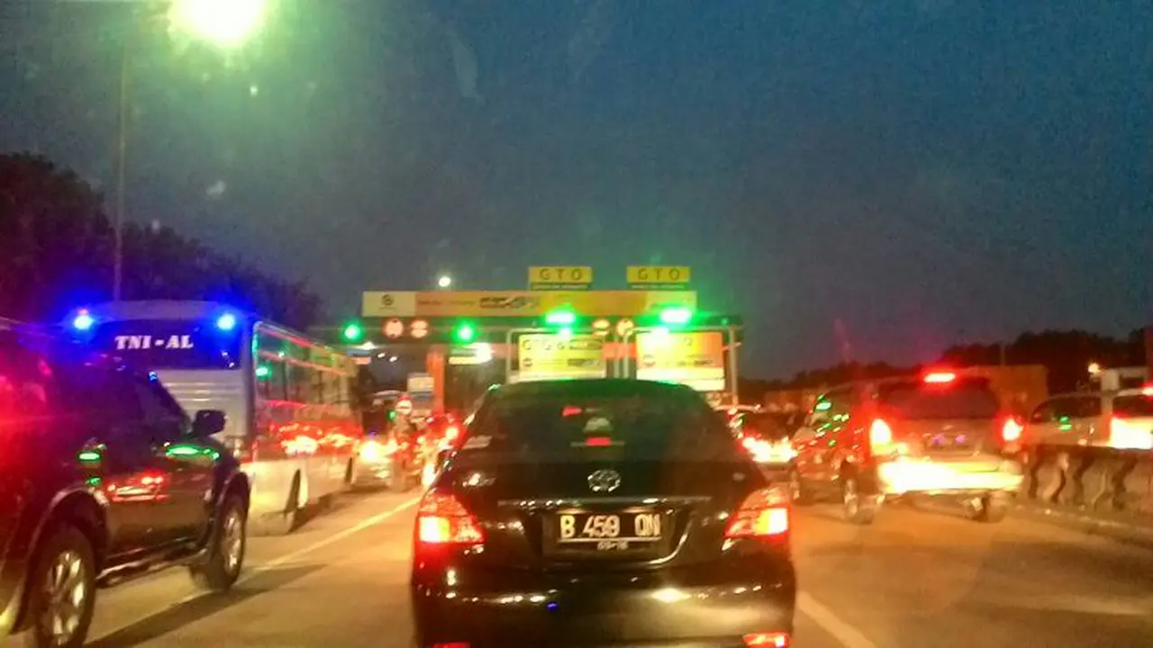 Tol Cimanggis-Pasar Rebo Padat, Imbas Tabrakan Beruntun di KM8