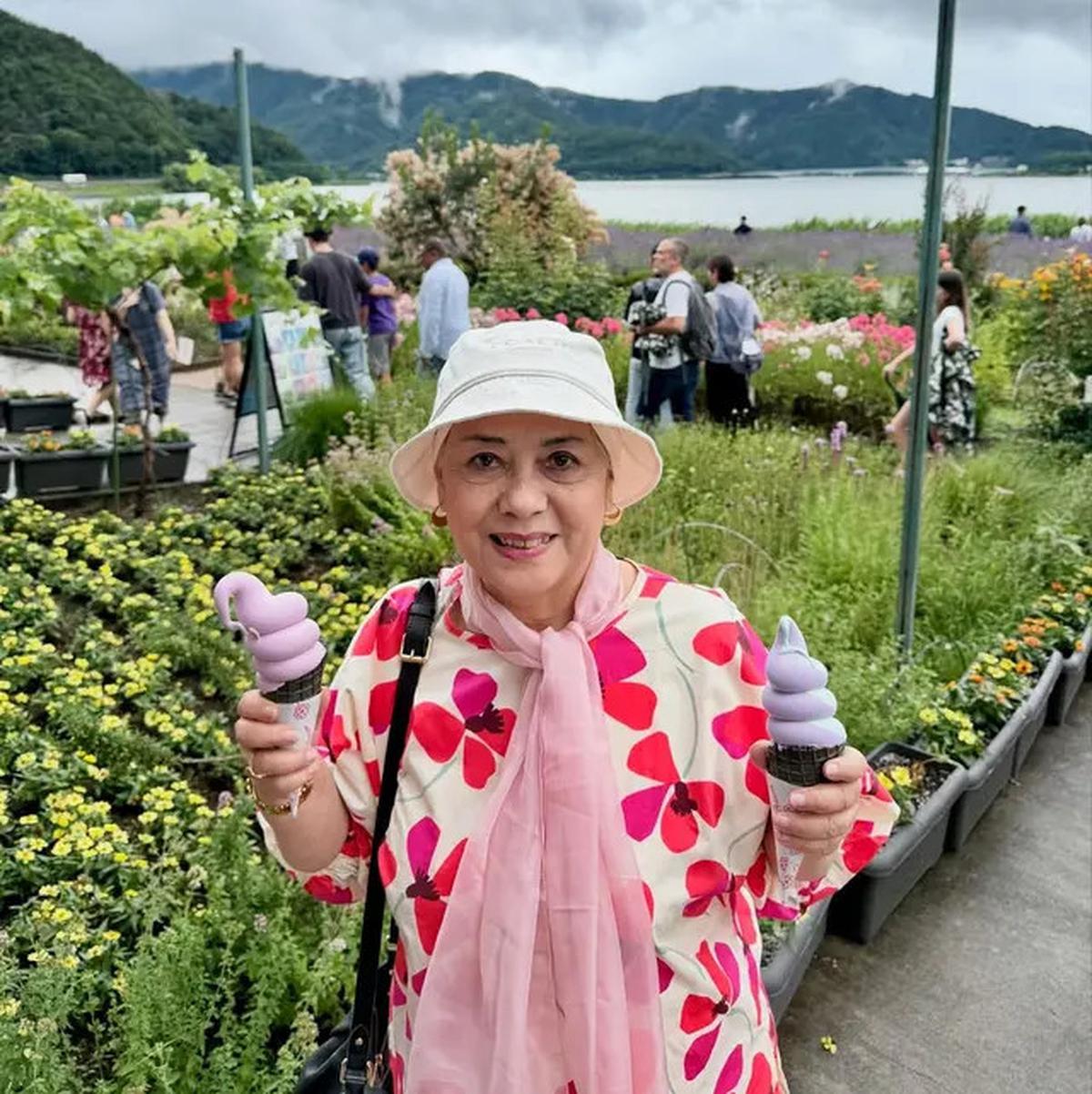 Foto Yanni Mulyaningsih, Ibunda Annisa Pohan yang Awet Muda dan Tetap Stylish di Usia 71 Tahun