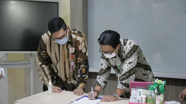 MRAT Beri Bantuan Suplemen Herbal ke Pusat Krisis Kesehatan Kemenkes.
