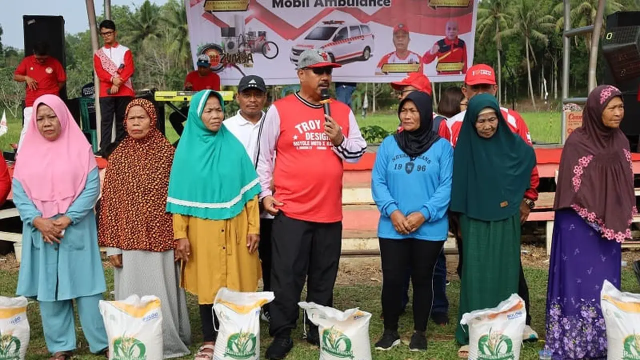 Kelurahan Bukit Biru Kukar Salurkan Bantuan Cadangan Pangan kepada 162 KPM