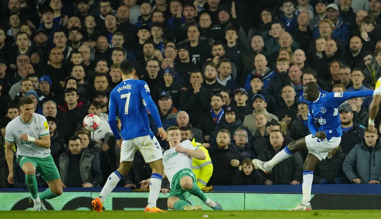 <p>Sedangkan gol satu satunya Everton diceploskan D. McNeil (80'). (AP Photo/Jon Super)</p>