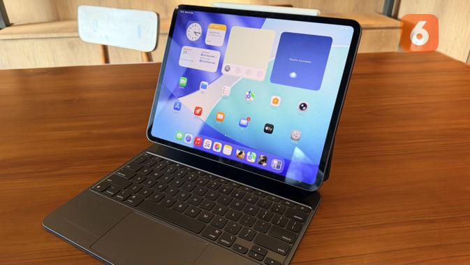 iPad Pro M5 dengan Magic Keyboard Pro. (Liputan6.com/ Yuslianson)