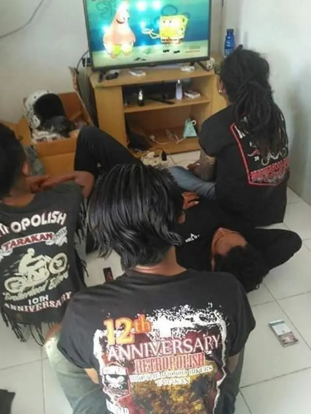 7 Kelakuan Nyeleneh Bapak-Bapak Kalau Nongkrong Bareng Ini Kocak