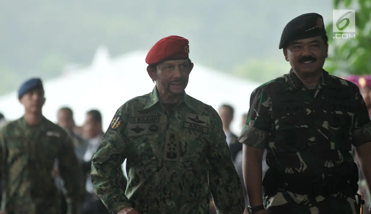 Sultan Hassanal Bolkiah di Mabes TNI Cilangkap, Jakarta, Kamis (3/5).Sultan Hassanal Bolkiah didampingi Panglima TNI Marsekal TNI Hadi Tjahjanto untuk bertemu Presiden Jokowi di Mabes TNI Cilangkap, Jakarta, Kamis (3/5). (Merdeka.com/Iqbal S. Nugroho)
