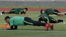Pemain Timnas Indonesia U-22, Andi Setyo, saat latihan di Stadion Madya, Senayan, Jakarta, Senin (4/3). Latihan tersebut untuk persiapan kualifikasi Piala AFC U-23. (Bola.com/M Iqbal Ichsan)