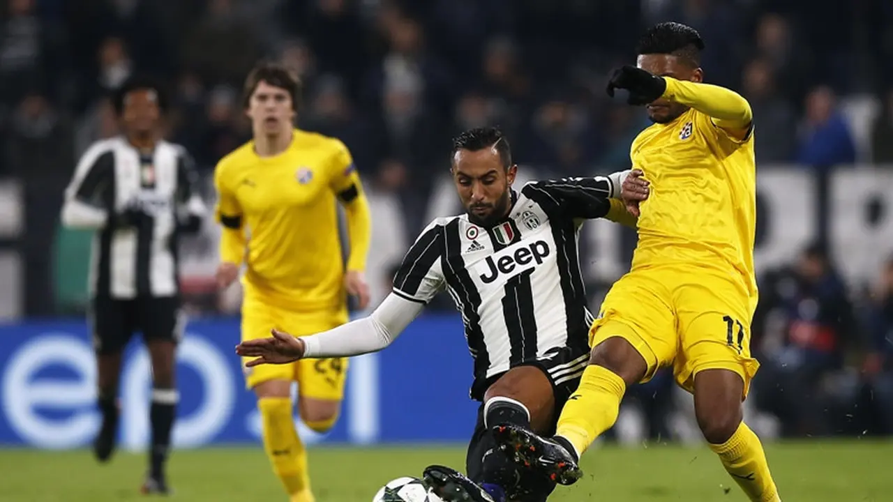 Bek Juventus Medhi Benatia meminta rekan-rekannya mewaspadai ancaman FC Porto di Liga Champions. 
