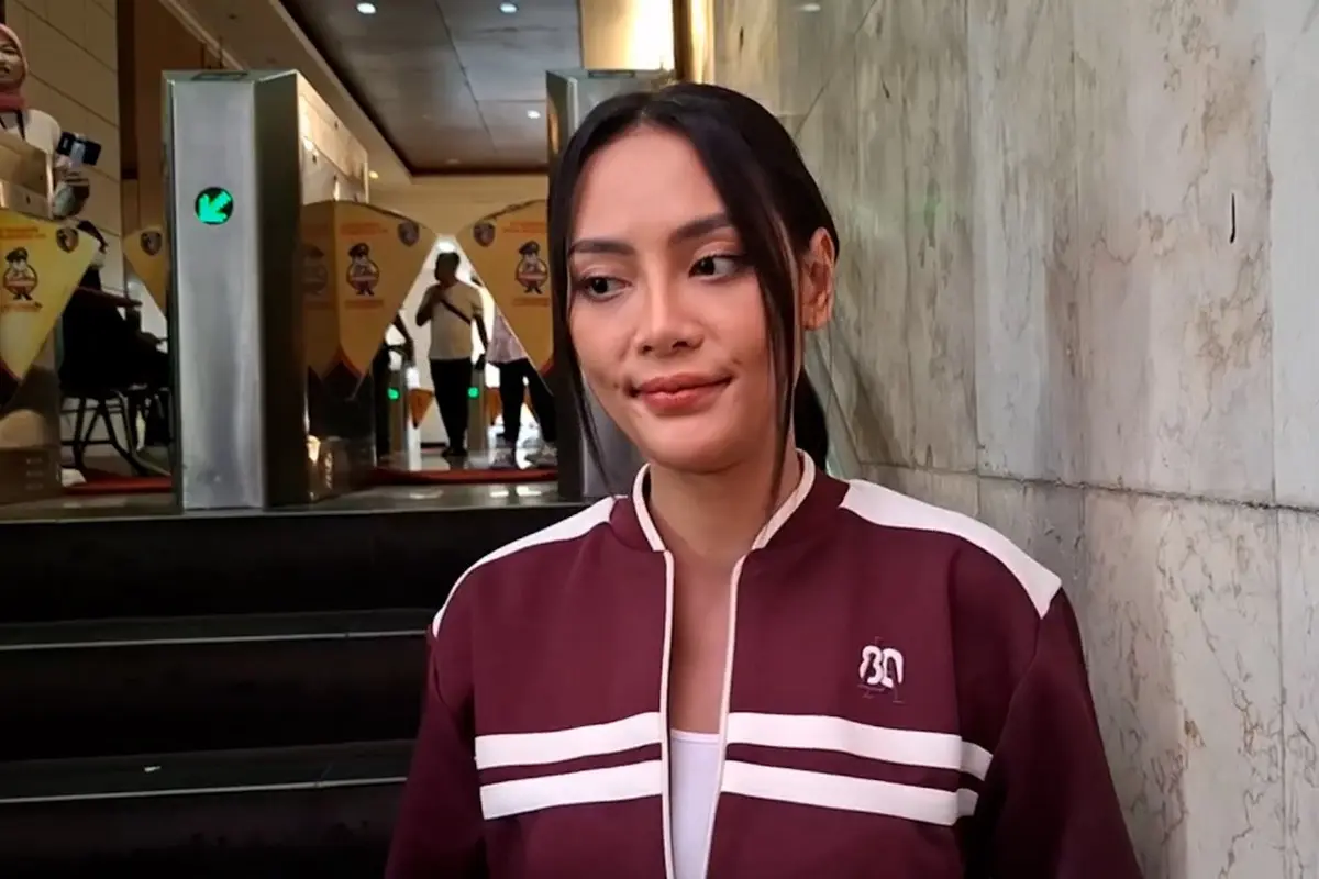 Erika Carlina di Polda Metro Jaya, Senin (10/3/2025).