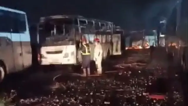 Bus PO Sinar Jaya terbakar di  Jarakosta, Kecamatan Cikarang Barat, Kabupaten Bekasi.