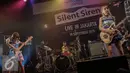 Grup band asal Jepang Silent Siren beraksi dalam konser yang di gelar di Annex Building, Jakarta, Sabtu (19/9/2015). Silent Siren terdiri dari 4 cewek cantik itu berhasil menghibur penggemarnya di Jakarta. (Liputan6.com/Faizal Fanani)