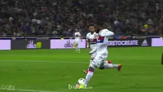 Berita video Lyon vs Nice yang berakhir dengan skor 3-3 di mana Alexandre Lacazette cetak hat-trick. This video presented by Ballball.