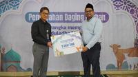 Direktur Human Capital & Transformasi Jasa Marga Bagus Cahya A.B saat acara seremonial pembagian daging kurban wilayah Kantor Pusat Jasa Marga digelar di Masjid Ar-Rahman, pada Rabu (19/06).