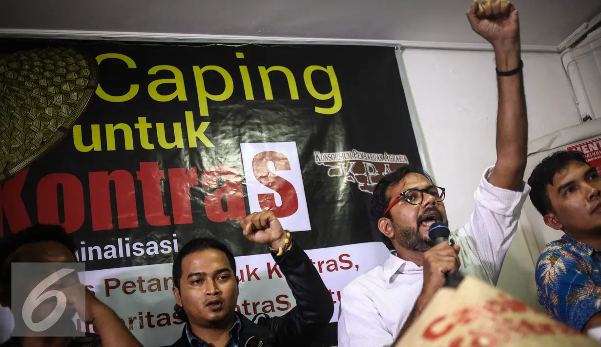 Hariz Azhar hadir dalam dukungan masyarakat dan petani untuk Kontras di Jakarta, Selasa (9/8). Dukungan yang bertemakan "Caping untuk Kontras" untuk menghentikan tindakan kriminalisasi terhadap pejuang HAM. (Liputan6.com/Faizal Fanani)