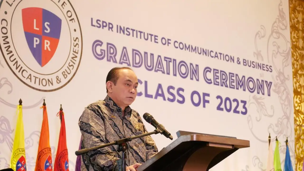 Menteri Komunikasi dan Informatika (Menkominfo) Budi Arie Setiadi menghadiri sekaligus menjadi salah satu pembicara saat acara wisuda LSPR Institute of Communication & Business (LSPR Institute) pada hari ini, Kamis (30/11/2023).