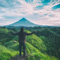Ilustrasi solo traveler (sumber foto: pexels.com/Archie Binamira)