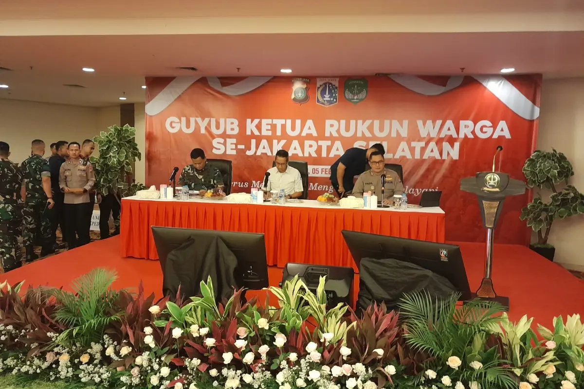 Kapolda Metro Jaya bersama Pj Gubernur DKI Jakarta dan Pangdam Jaya menghadiri acara Guyub Ketua Rukun Warga di kawasan Setiabudi, Jakarta Selatan pada Minggu (5/2/2023).