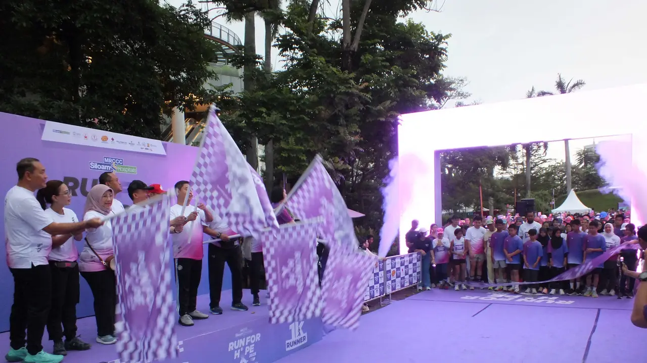 Peringati Hari Kanker Sedunia ribuan orang berlari dalam ajang MRCCC Run For Hope dengan titik awal dan akhir di SPARK Jakarta.