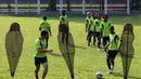 Suasana latihan terakhir Persipura di Lapangan C Gelora Bung Karno, Senayan, Jakarta. Jumat (8/5). Persipura bersiap menghadapi  tuan rumah Bengaluru FC India. (bola.com/Arief Bagus)