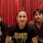 3 Tahier adalah grupband yang personilnya merupakan anak dari Ferdy Tahier, vokalis band Element.