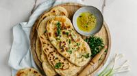 How to make naan bread at home without a tandoor oven. (Photo: Freepik)