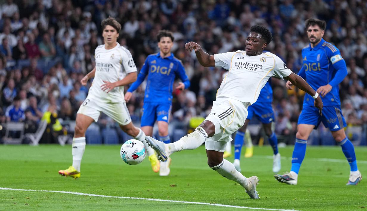 Madrid tampil kurang meyakinkan sepanjang pertandingan meski mendominasi penguasaan bola. Tim asuhan Alvaro Arbeloa beberapa kali kesulitan membongkar pertahanan Oviedo yang sudah dipastikan terdegradasi musim ini. (AP Photo/Manu Fernandez)