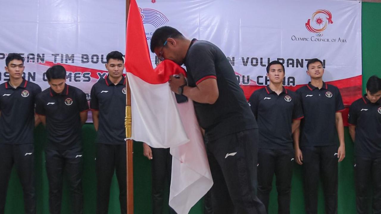 Indonesia akan menurunkan tiga tim yaitu Timnas Bola Voli Indoor Putra, Timnas Bola Voli Pantai Putra, dan Timnas Bola Voli Pantai Putri untuk bersaing di Asian Games 2023.