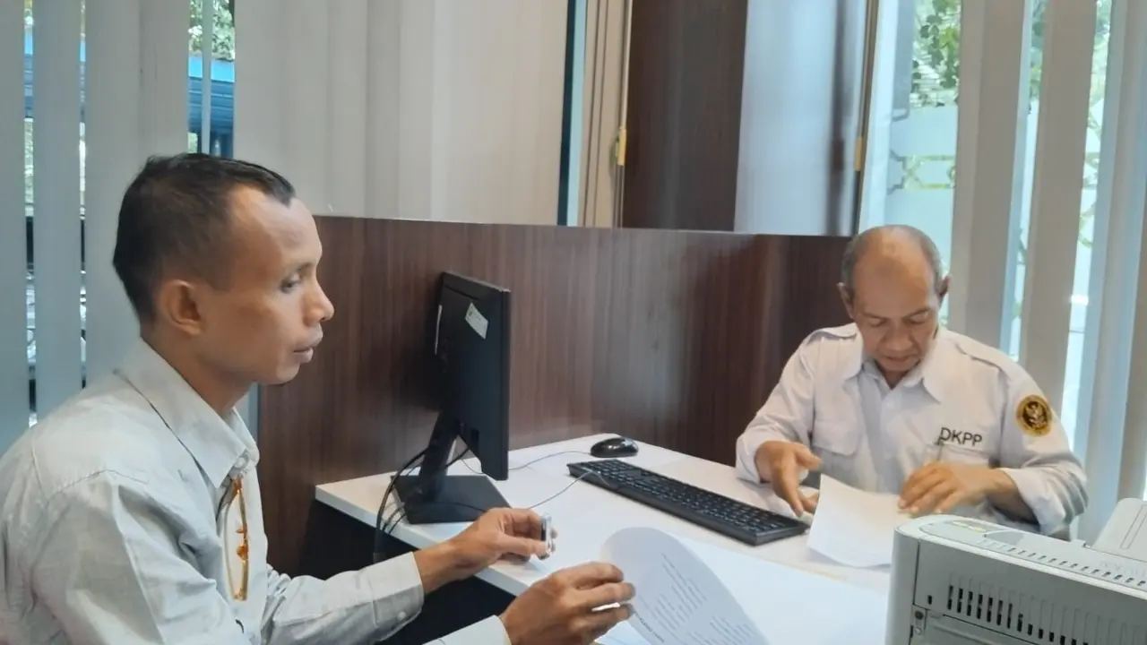 Aliansi Mahasiswa Peduli Pemilu mengadukan penyelenggara Pemilu mengadukan PPLN Kuala Lumpur ke DKPP