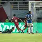 Penyerang Timnas Indonesia U-17, Arkhan Kaka, berhasil membobol gawang Ekuador pada menit ke-22 dalam laga pertama Grup A Piala Dunia U-17 2023 di Stadion Utama Gelora Bung Tomo, Surabaya. (Bola.com/Bagaskara Lazuardi)