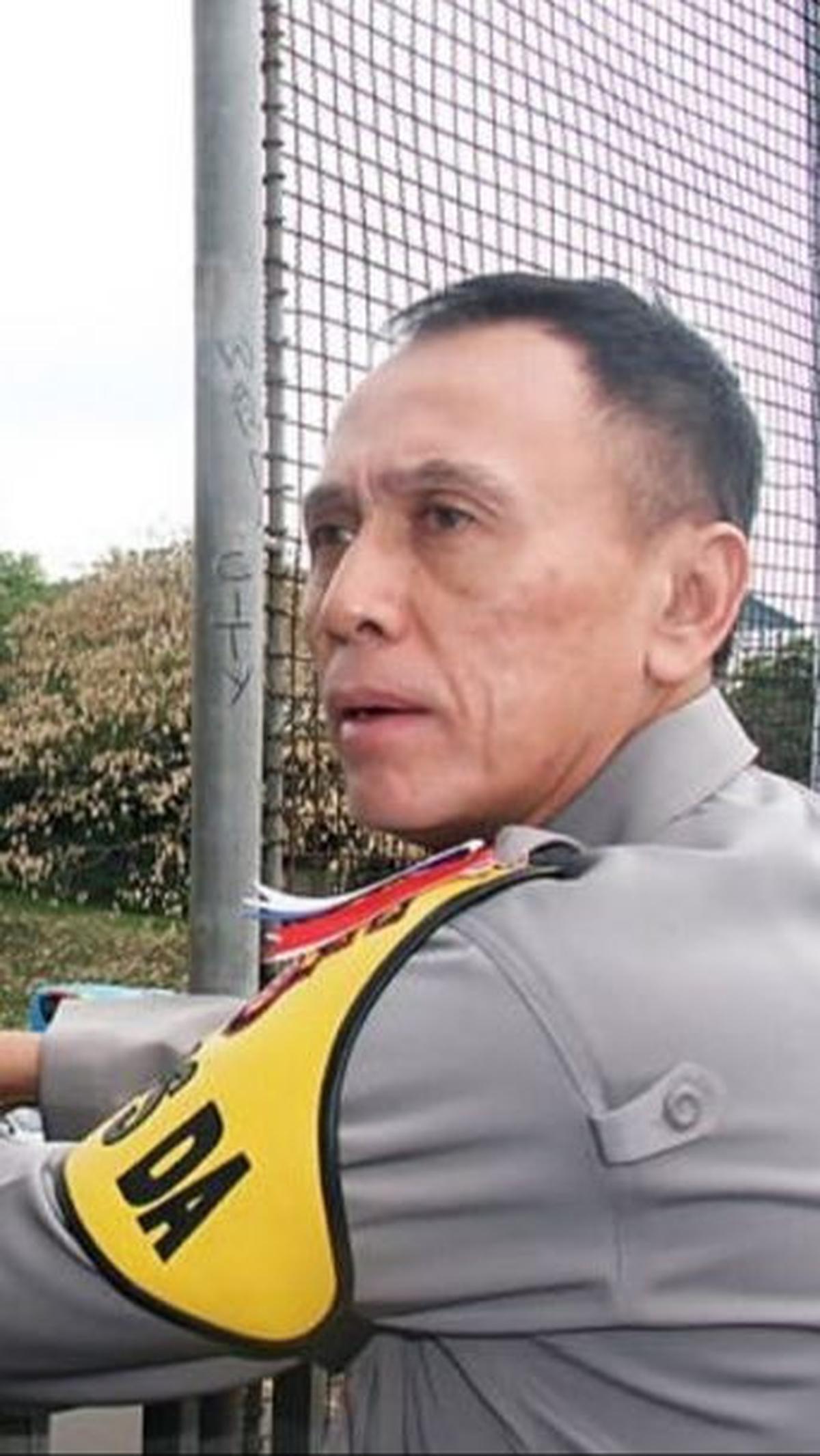 "Adalah sesuatu yang mudah untuk duduk dan memperhatikan, yang sulit adalah bangkit dan beraksi kembali 📸," tutupnya. <br>